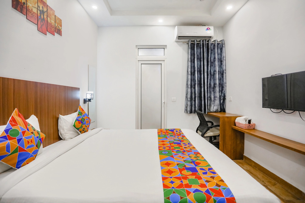 FabHotel Indirapuram by SBG Near Sec 62 Noida