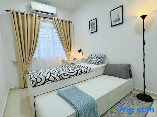 Kota Warisan Fully Air-Con 4 Bedroom Homestay