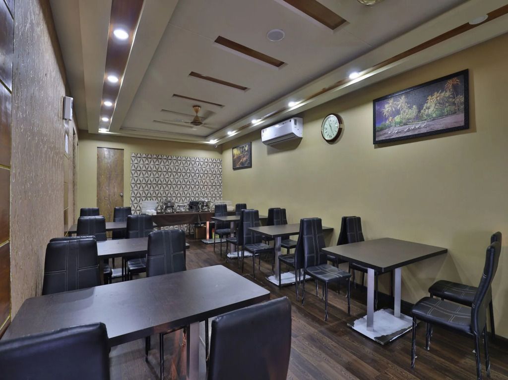 OYO 9240 Hotel Crystal Inn