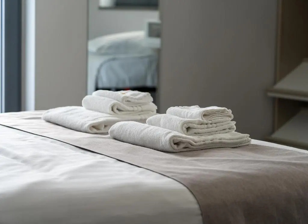 Skyline Rooms & Suites