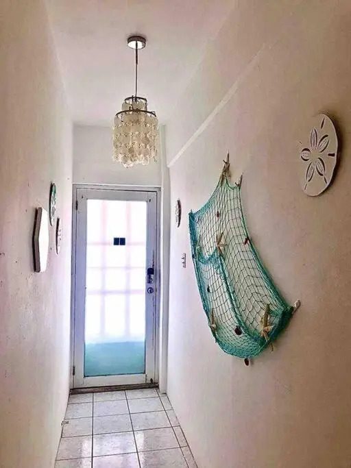 2B - Breezy 1-bdrm by Crashboat beach, sleeps 3
