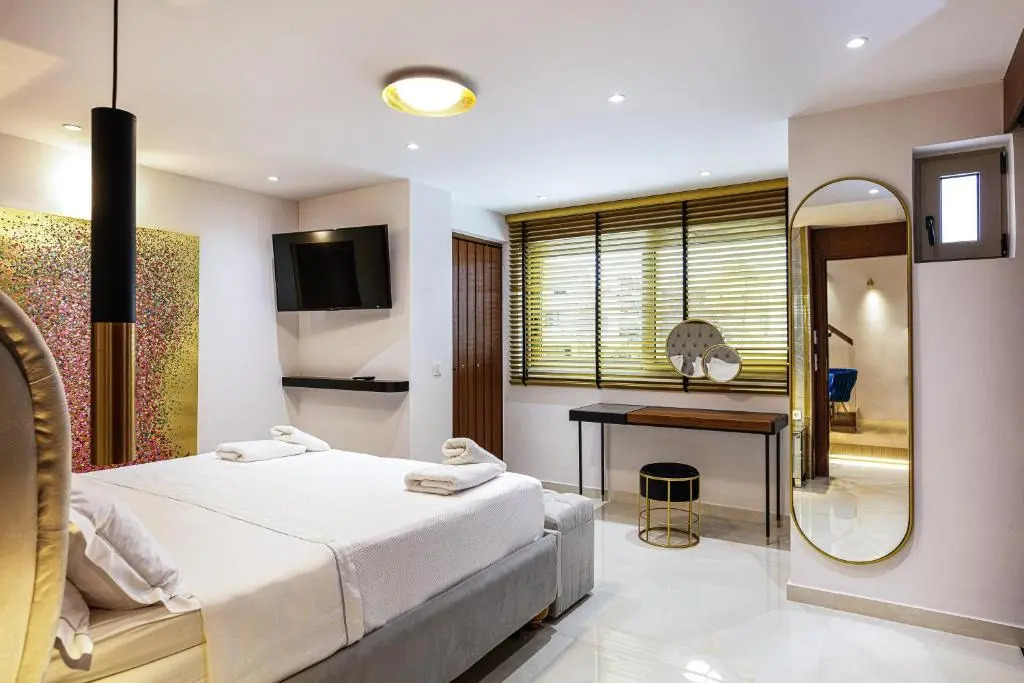 Zillion Villa - Sapphire Shores Beachfront Retreat by etouri
