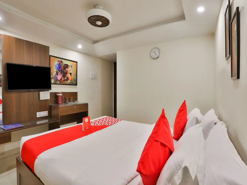 OYO 16086 Hotel Moris Banquets