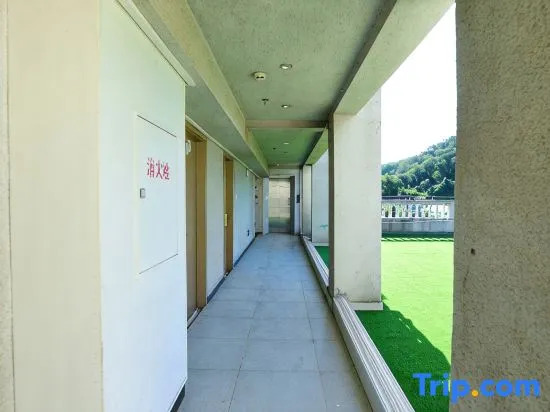 Heng 8 Chain Hostel (Sanya Yalong Bay Avenue)