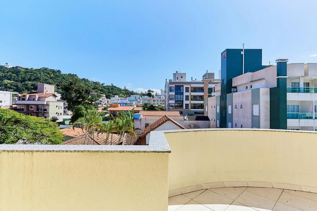 791 - Cobertura com piscina. 200m da PRAIA. BOMBINHAS - CENTRO