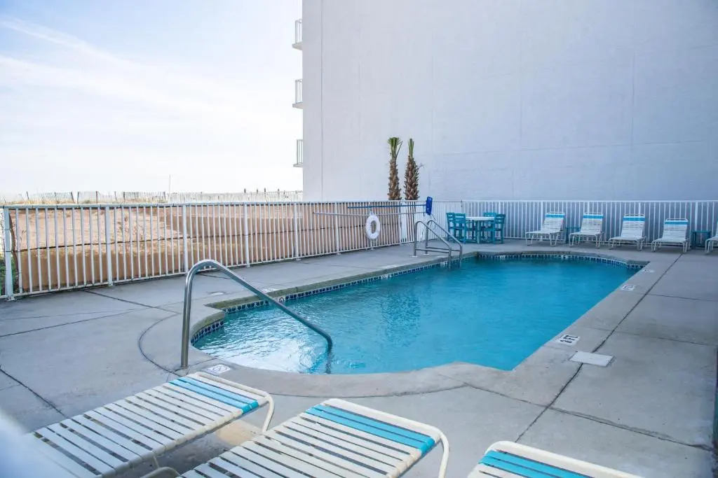 Beautiful 3 Bedroom BEACHFRONT Condo (F3) - Sleeps 10