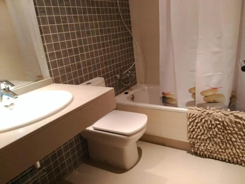 Stylish Flat, 2 Bathrooms And Swimmigpool!!
