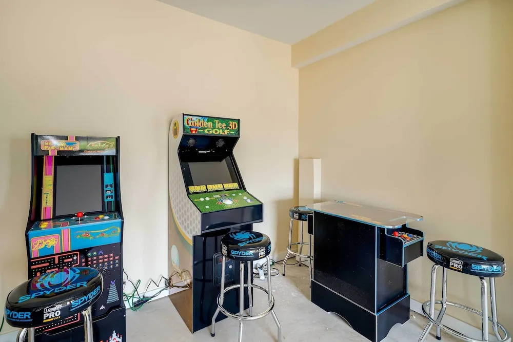 Corolla Vacation Rental w/ Pool, Walk to Beach