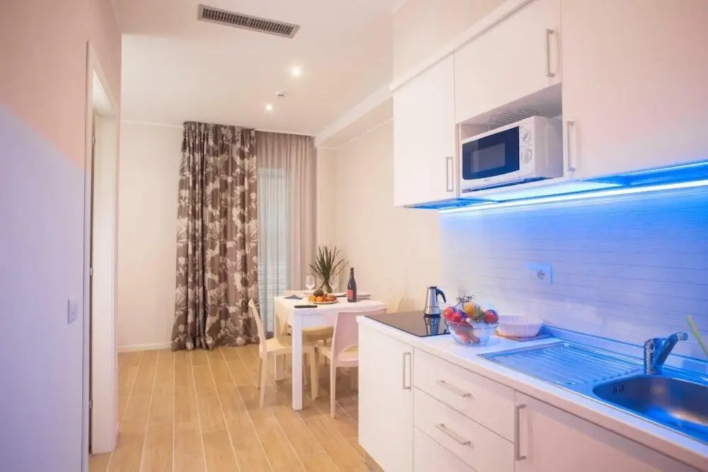 White Suite & Apartments