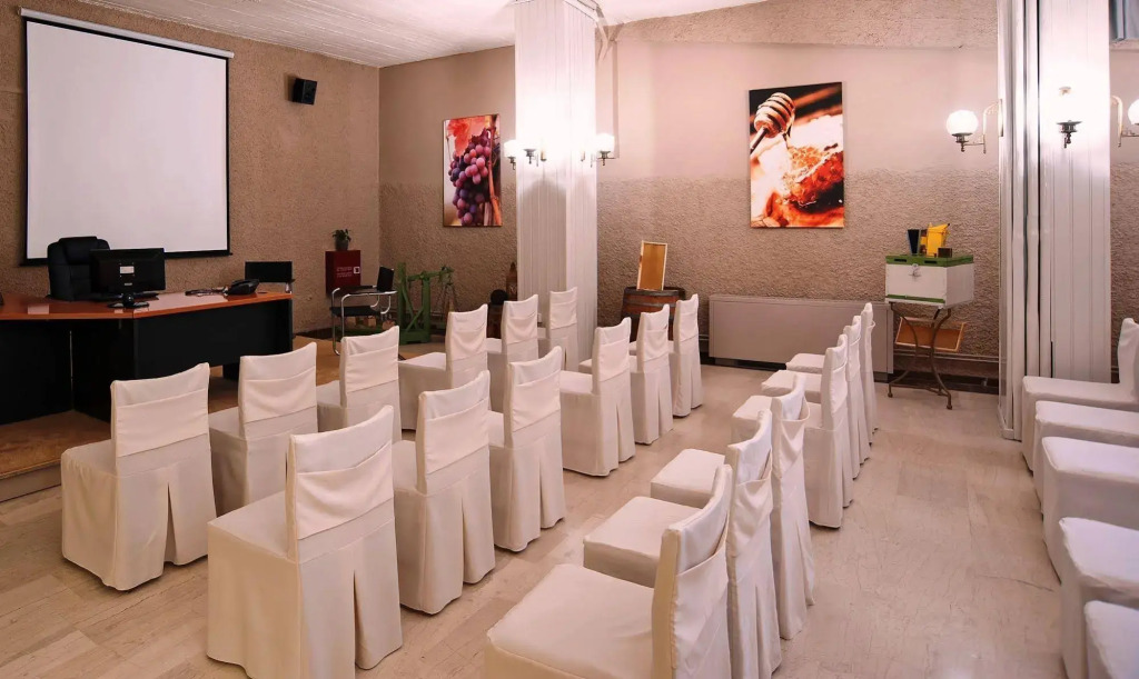 Nidimos Hotel