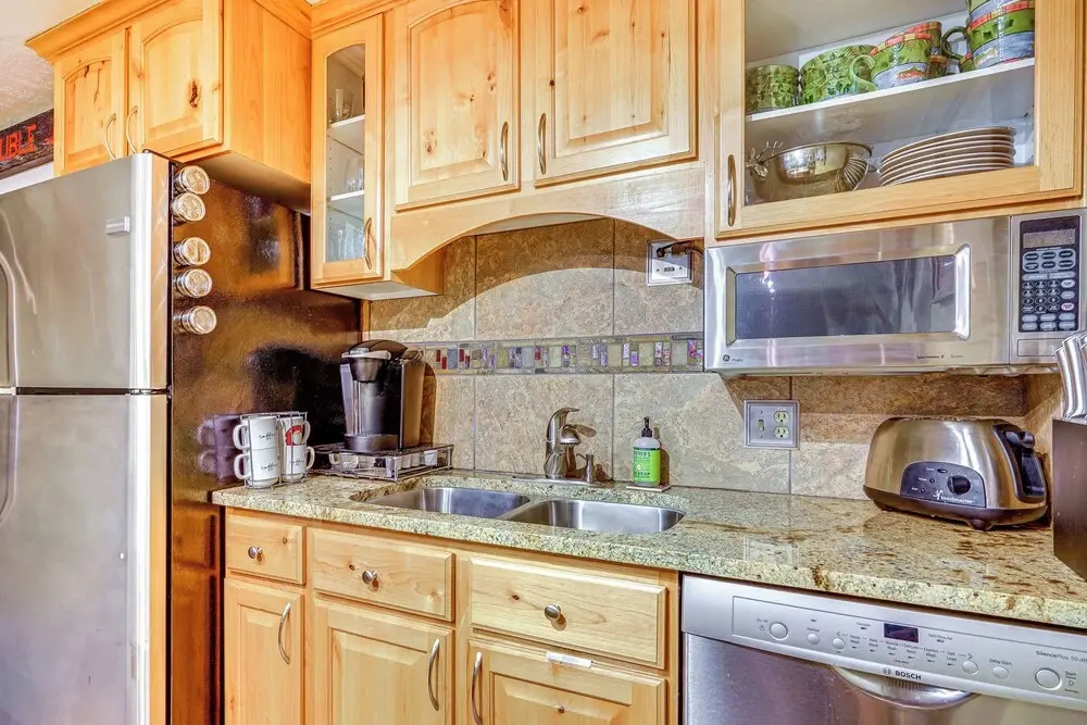 1/2 Block to Lift Bus Stop: Condo in Park City
