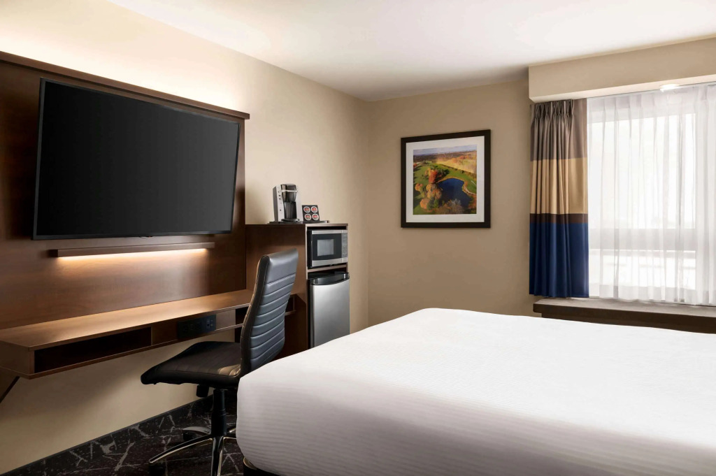 Microtel Inn & Suites by Wyndham Aurora