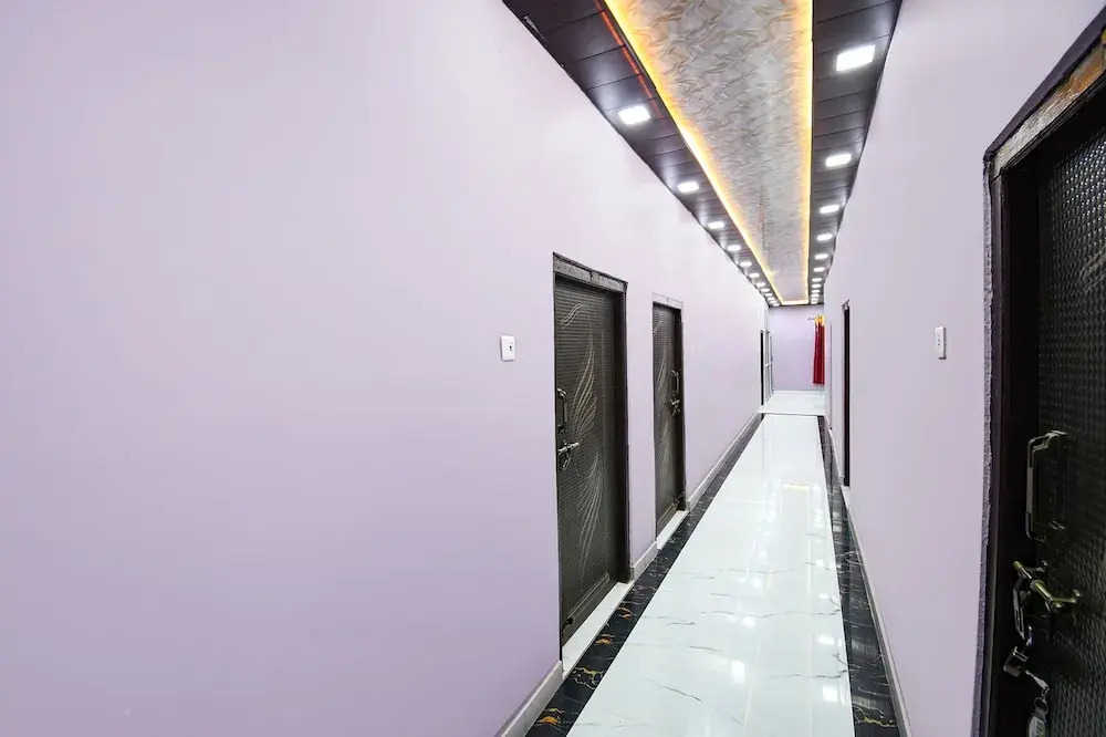 Fabhotel Geeta Bhawan