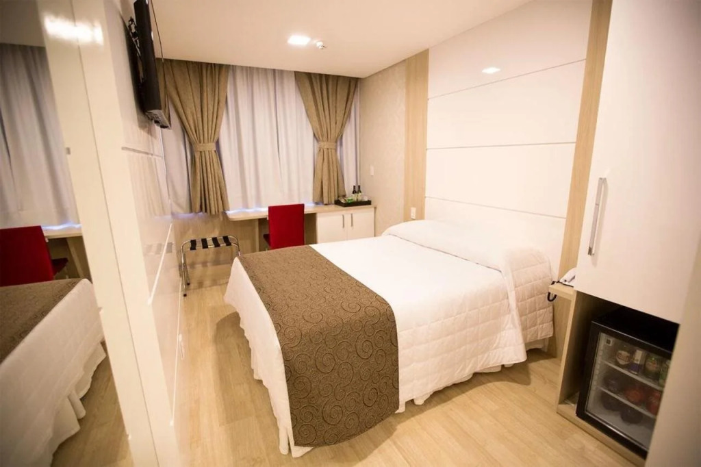 Holiday & Business Hotel - Em frente ao Centro de Eventos e Arena Conda