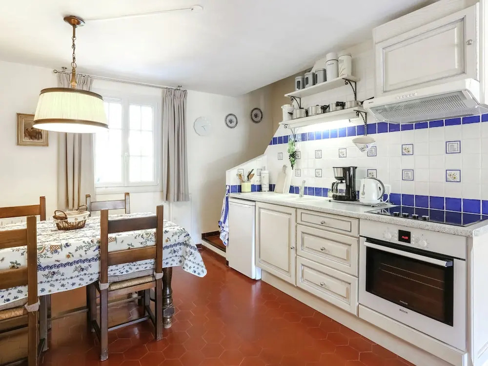 Classy Holiday Home with Swimming Pool, BBQ, Terrace, Garden