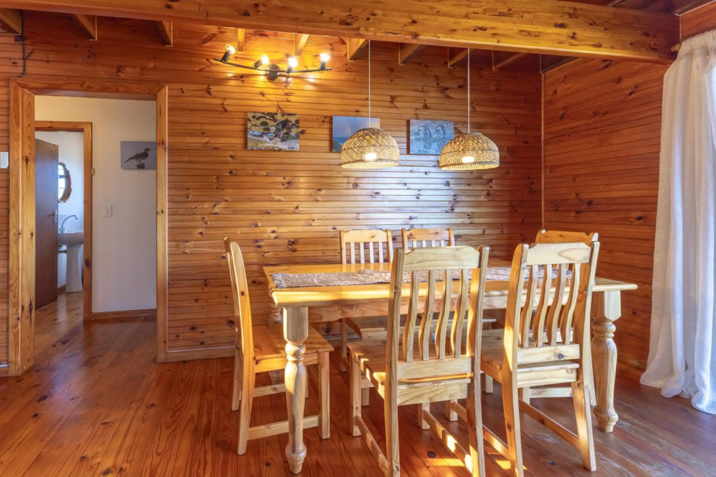 Lark House, Peaceful Mountain Home with Views over False Bay