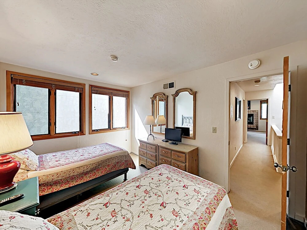New Listing! Tamarack W/ Pool & Hot Tubs 4 Bedroom Townhouse