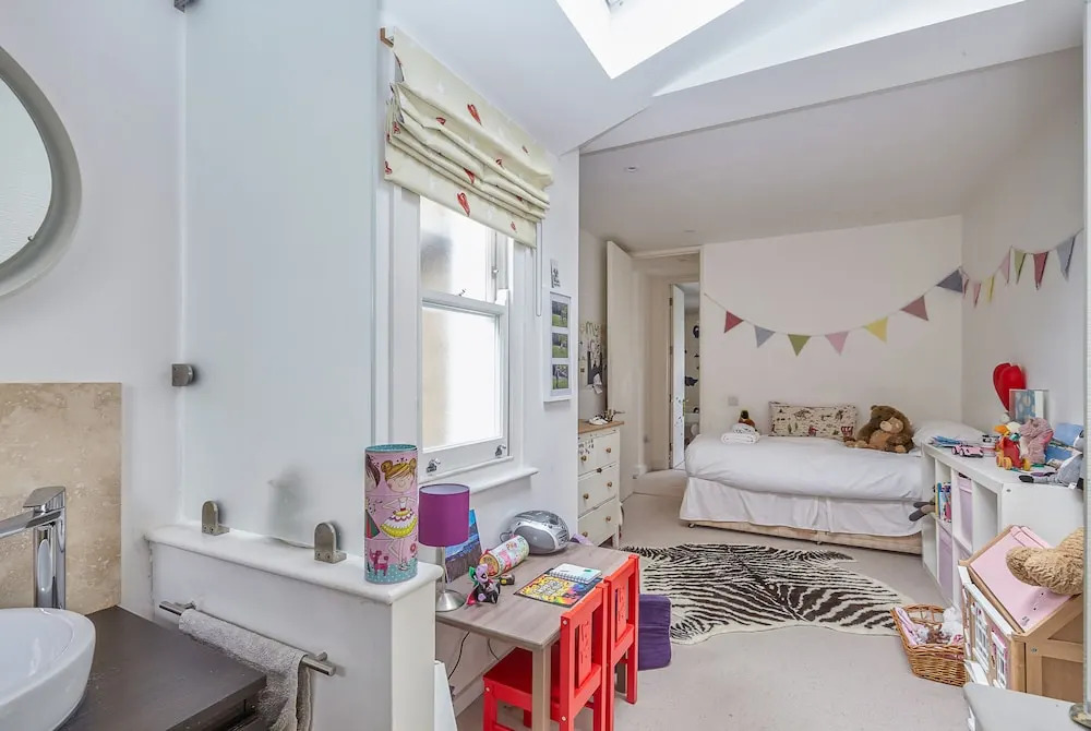 Stylish Family home near Camden