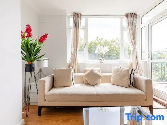 Bright 3-Bedroom Flat Parking 4Ktv & Balcony