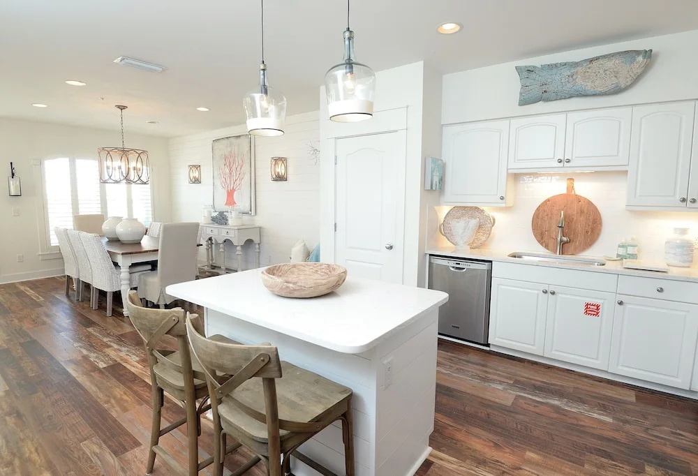 Summerwind With Ocean Views, Beach & Pool 3 Bedroom Condo