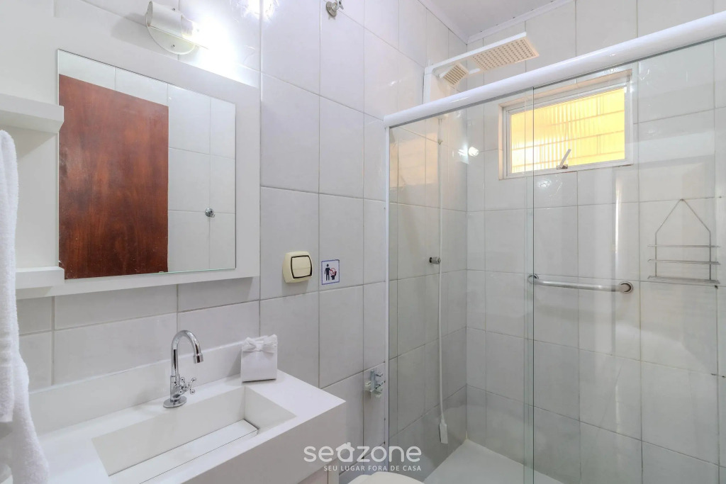 Casa 600m da Praia Central c/ garagem 3 qts NRR128