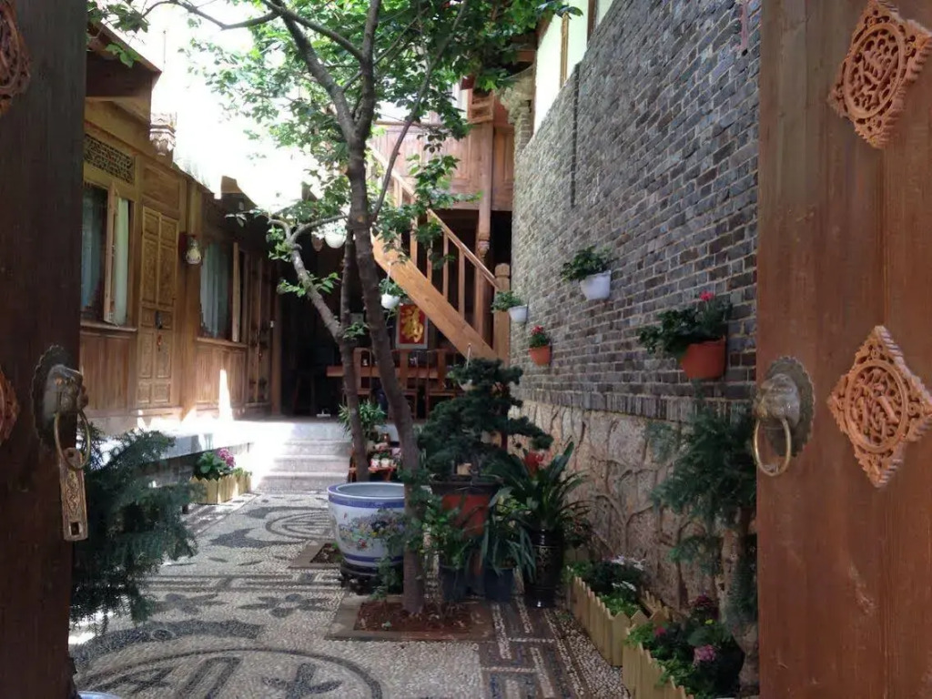 Lijiang Hejiayi Inn
