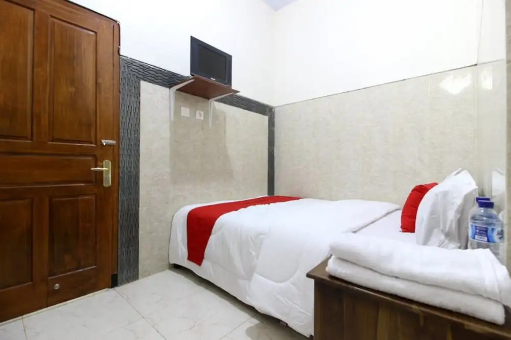 RedDoorz near Museum Gunung Merapi
