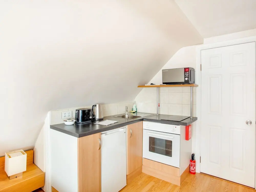 Simplistic Apartment in London Near Buckingham Palace