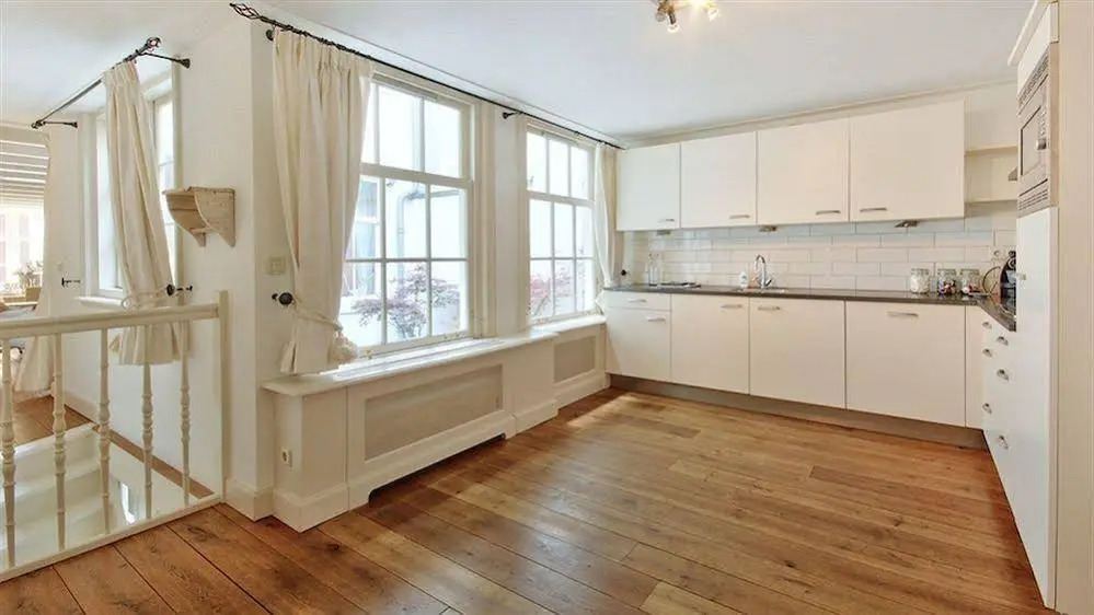 Short & Suite No.300