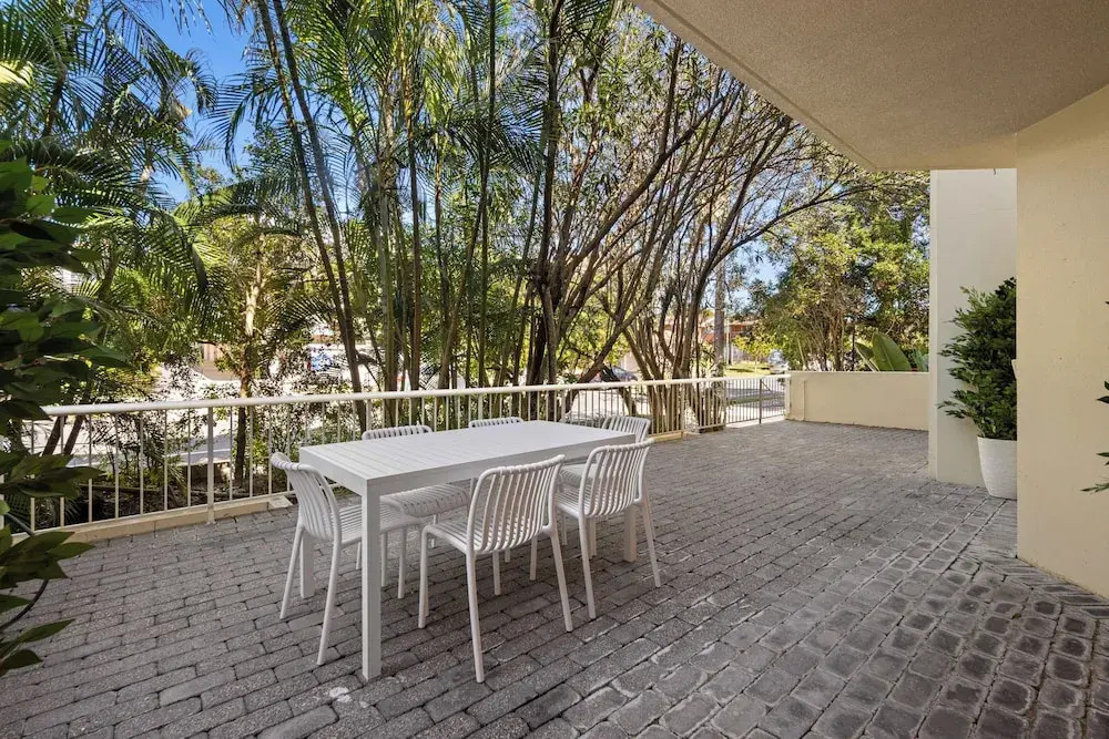 Burleigh Breeze 2 Bed Beach Walk