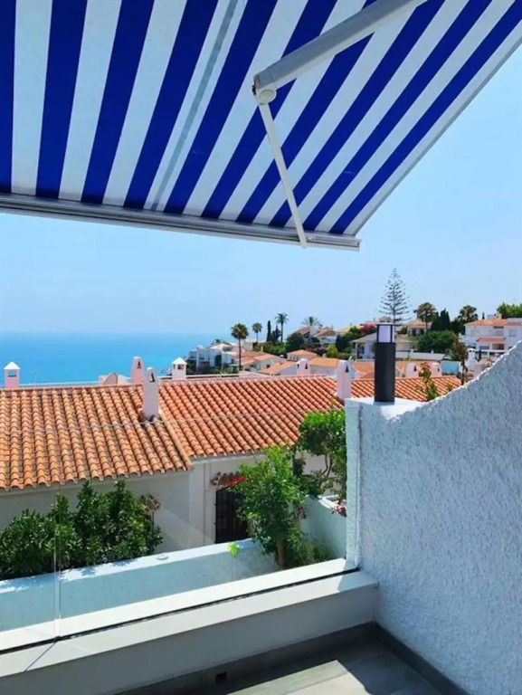 Wonderful house just above the Sea