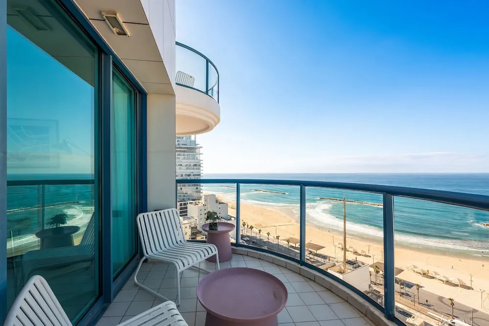 Full Sea View on The Beach With Balcony