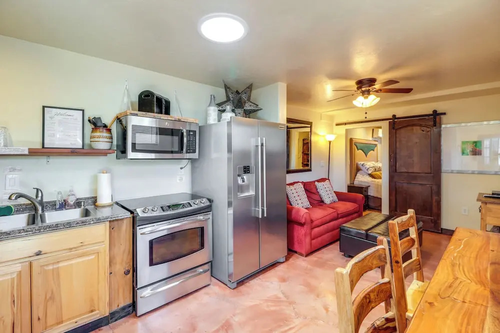 Pet-friendly Tucson Casita: Shared Hot Tub & Patio