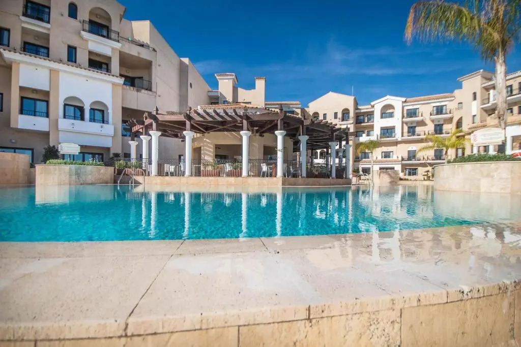 First Floor Apartment Near The Town Centre - AA511LT