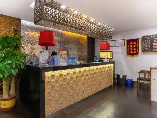 Mingyue Business Hotel(Huaqiang North subway station store)