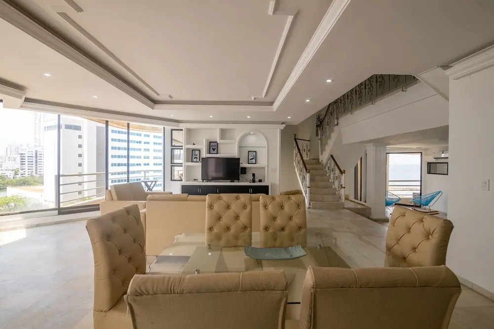 Penthouse con Piscina Privada El Laguito