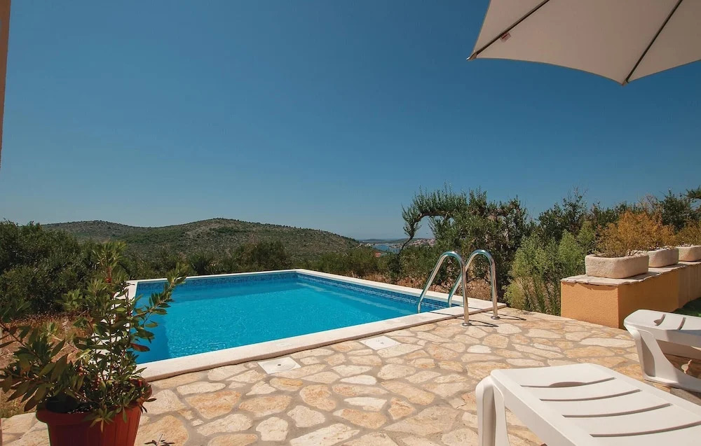 Awesome Home in Rogoznica With Wifi and 2 Bedrooms