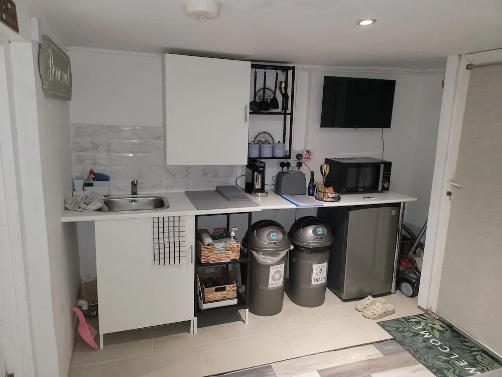 Hidden Treasure- 2 Beds Sleeps 3 Gillingham