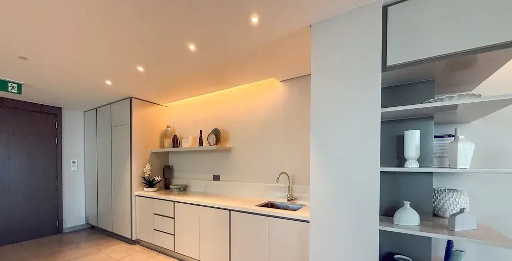 LUX  Luxury Sunrise Beachfront Suite 2