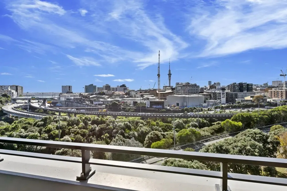 Urban style apt fantastic city views