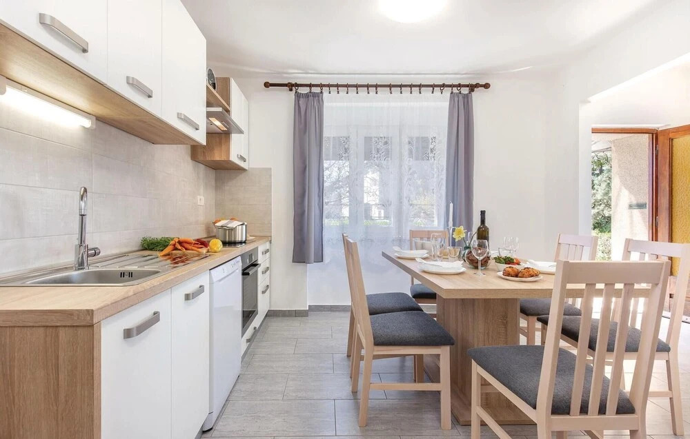 2 Bedroom Pet Friendly Home In Skrljevo