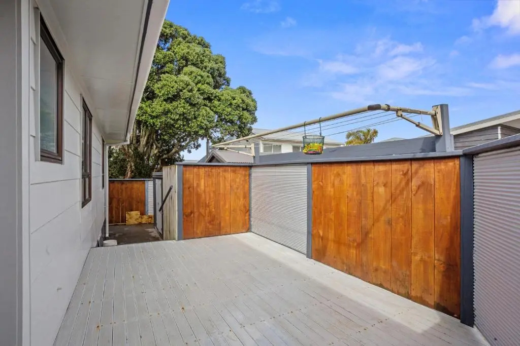 Kiwiana Bach - Waihi Beach Holiday Home