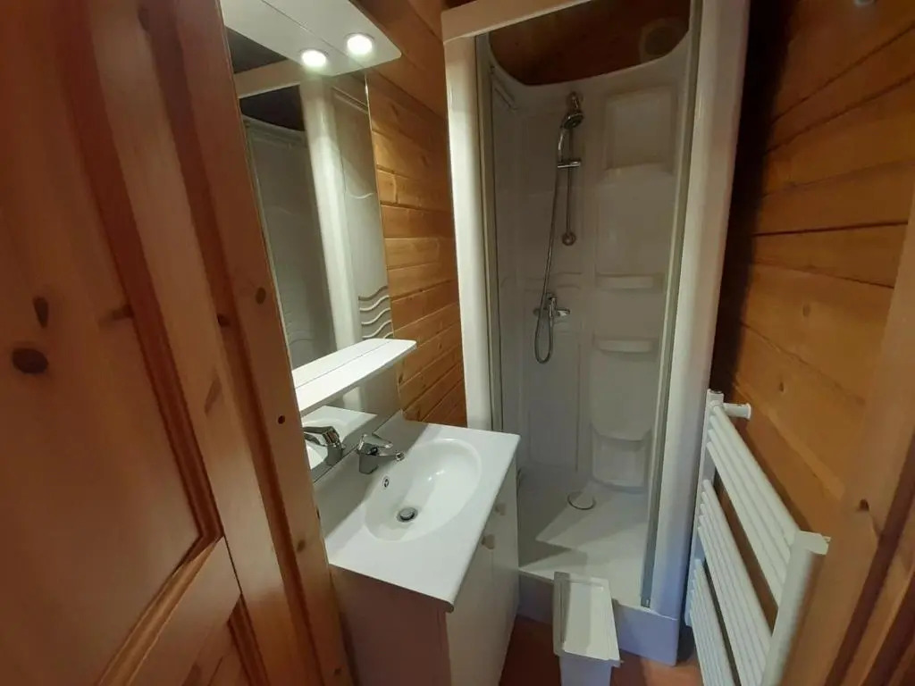 Chalet mitoyen traditionnel 12 personnes avec WiFi à La Tania - FR-1-513-61
