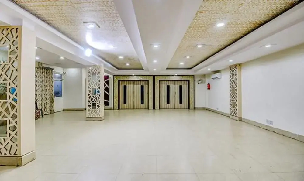 FabHotel Silver Inn I - Near Prabhat Chauraha