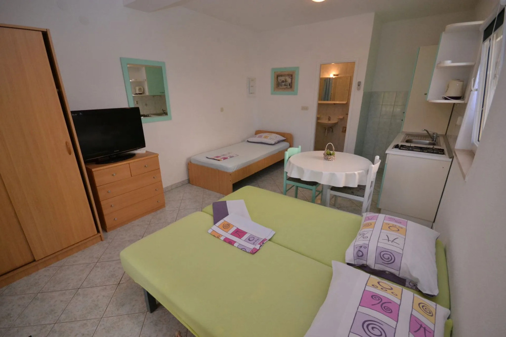 Studio apartment Suzane - terrace and sea view SA-Iris Postira, Island Brac