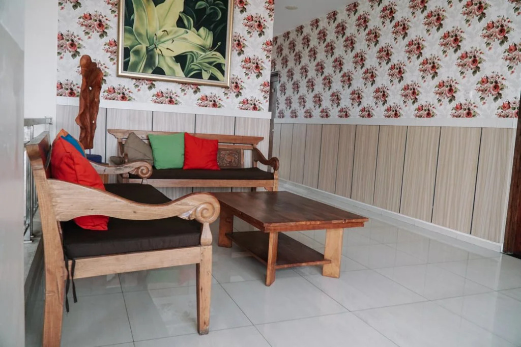 Summer Season Hotel