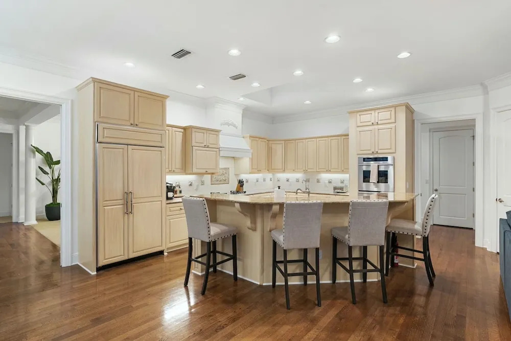Chic & Secluded 4 BDR in Desirable Tarrytown!
