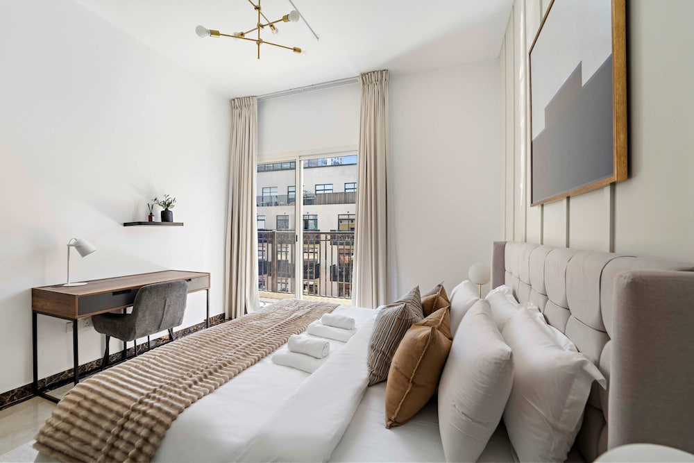 Silkhaus 1BR BIG Studio Space Pantheon Blvd