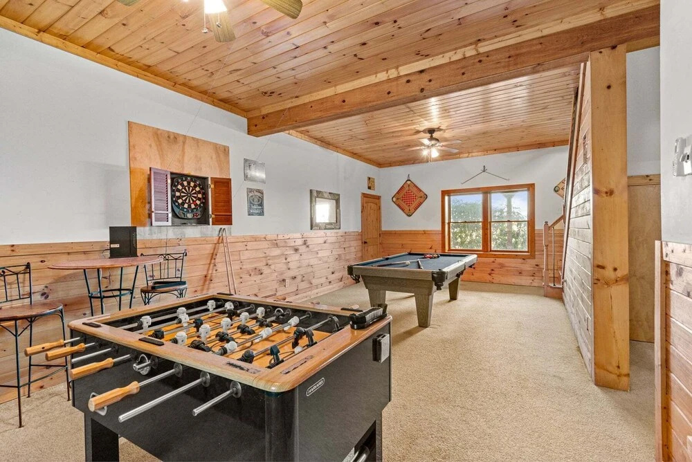 Beech Mountain Breeze - Views, pet Friendly, hot Tub, Sleeps 14