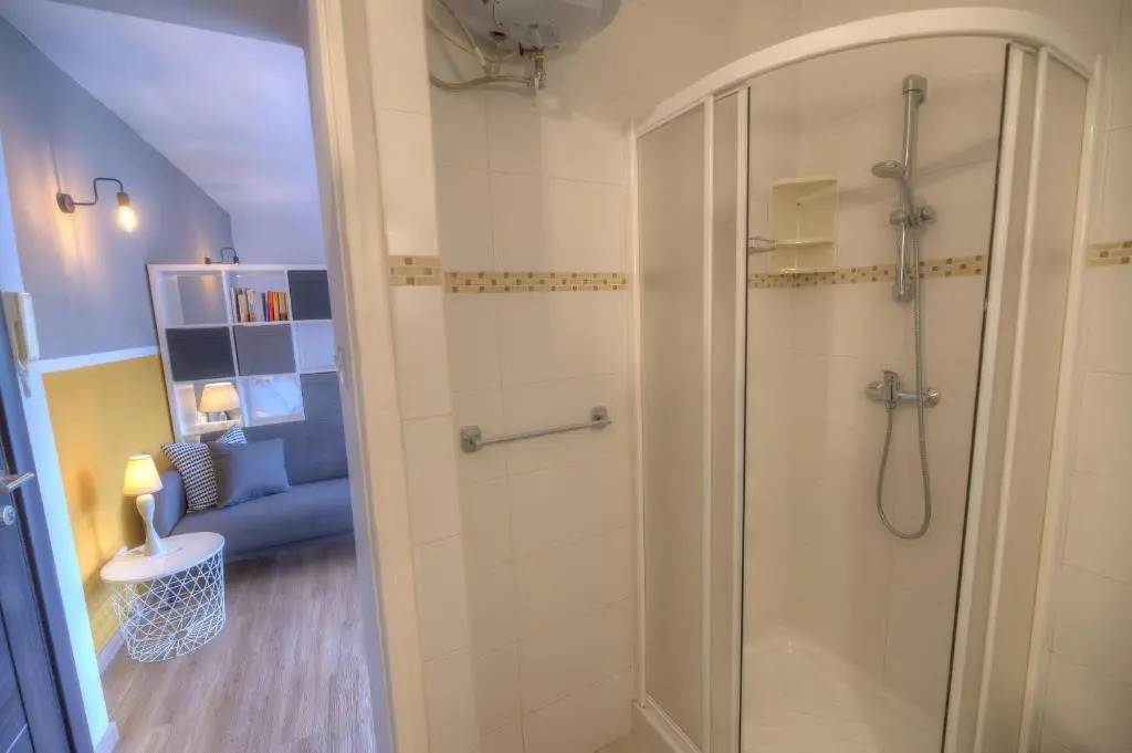 First floor studio apartment seconds from Balluta Bay IPAP1-1